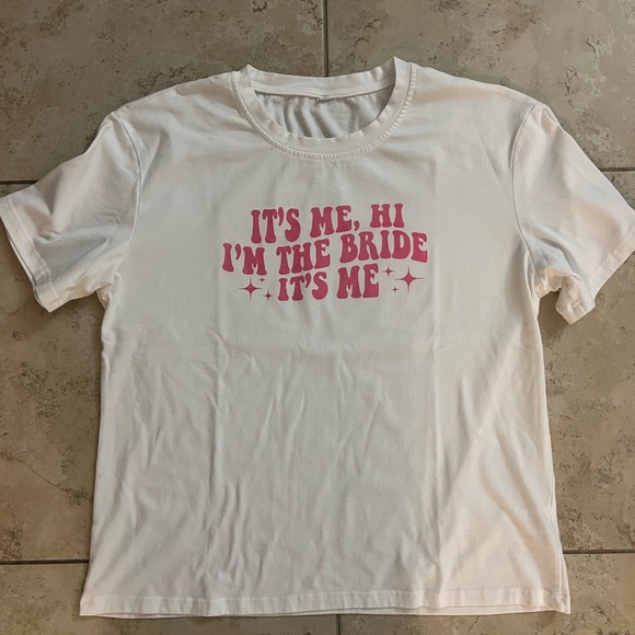 “It’s me, Hi I’m the Bride It’s me” Women’s T-shirt Size XL - Picture 1 of 5